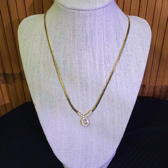EUC Vintage 1980s Avon Gold Cubic Zirconia Pendant Necklace - Picture 7 of 8